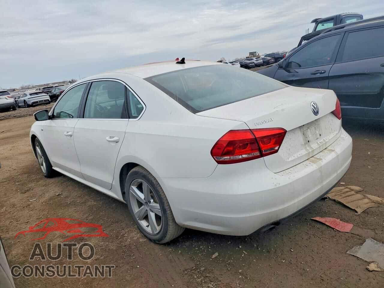 VOLKSWAGEN PASSAT 2015 - 1VWAT7A32FC095081
