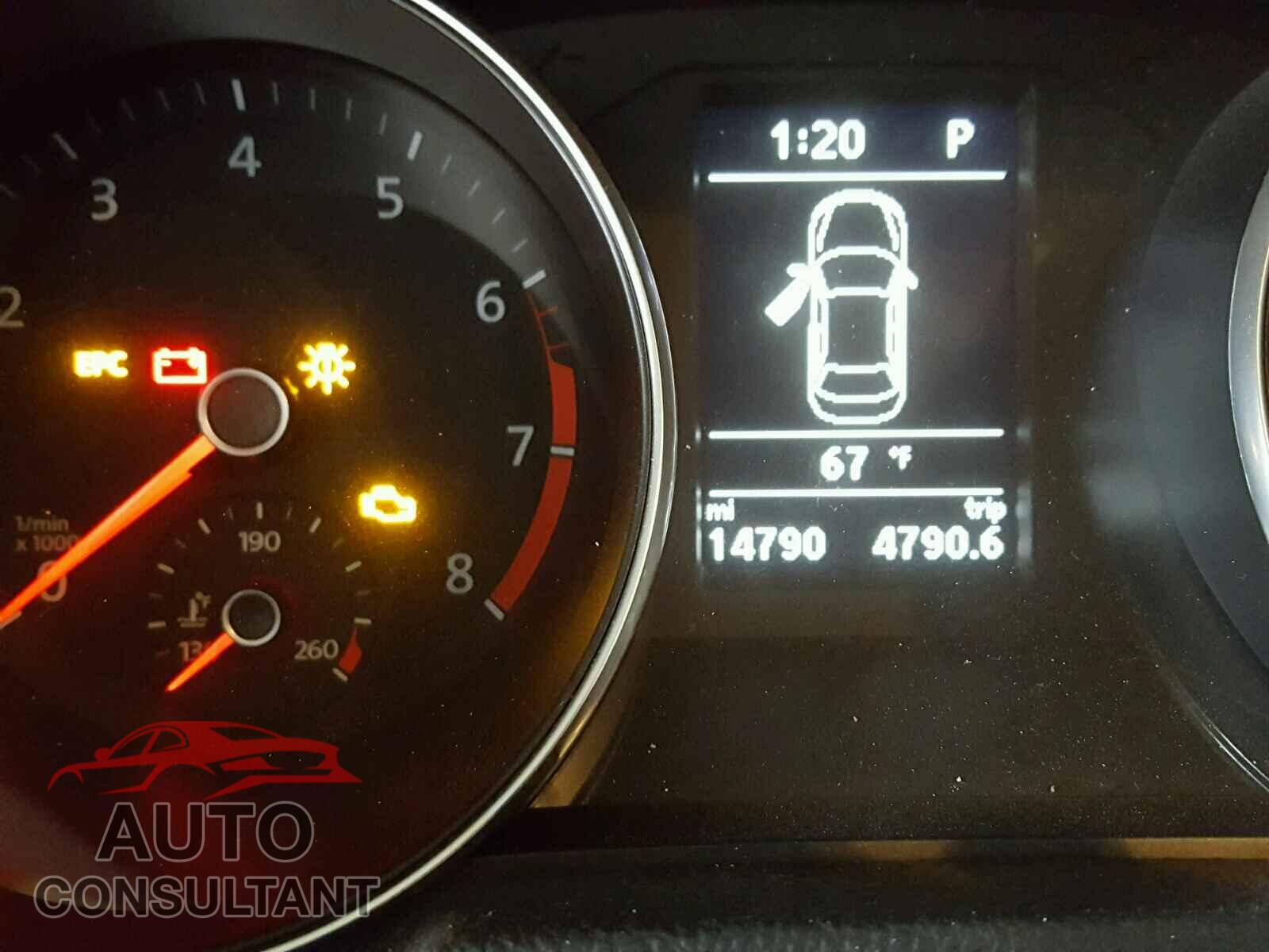 VOLKSWAGEN PASSAT 2017 - 1VWAT7A34HC084571