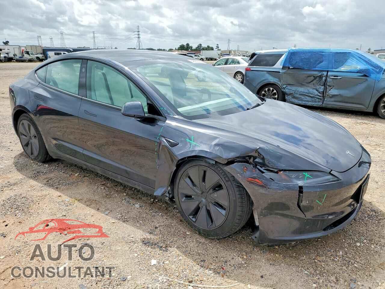 TESLA MODEL 3 2025 - 5YJ3E1EB0SF052845