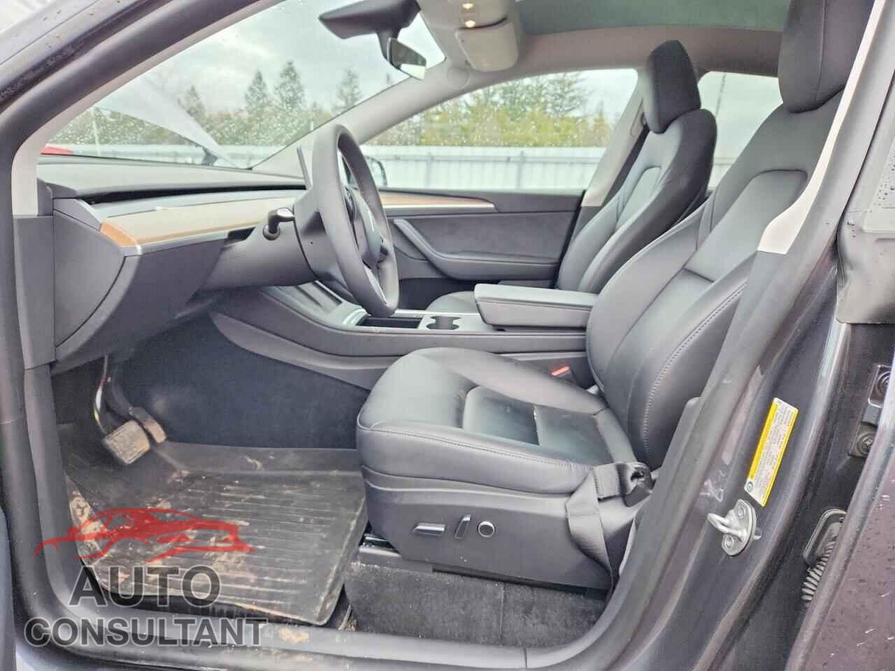 TESLA MODEL Y 2023 - LRWYGDFD0PC222639