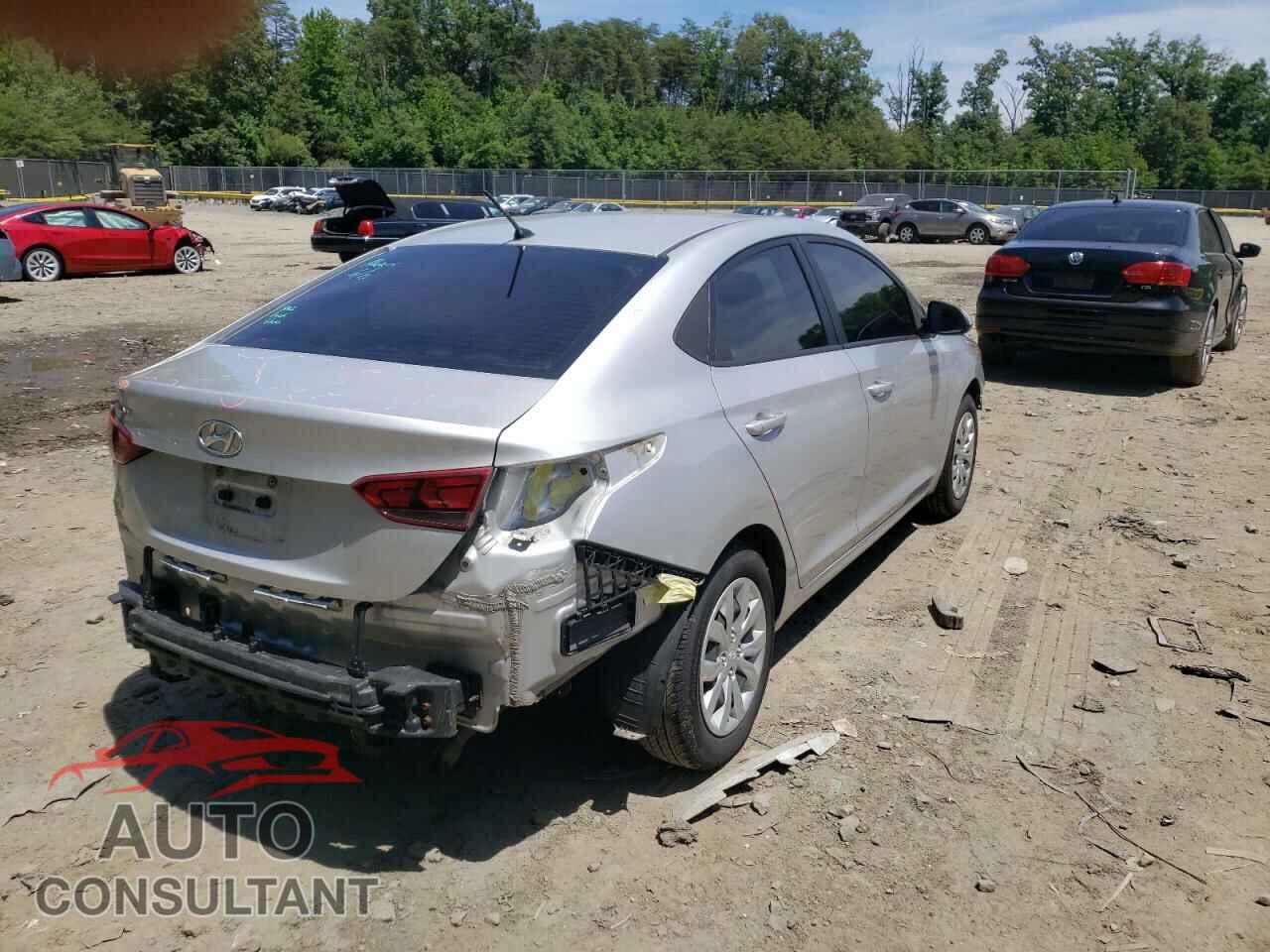 HYUNDAI ACCENT 2018 - 3KPC24A33JE015026