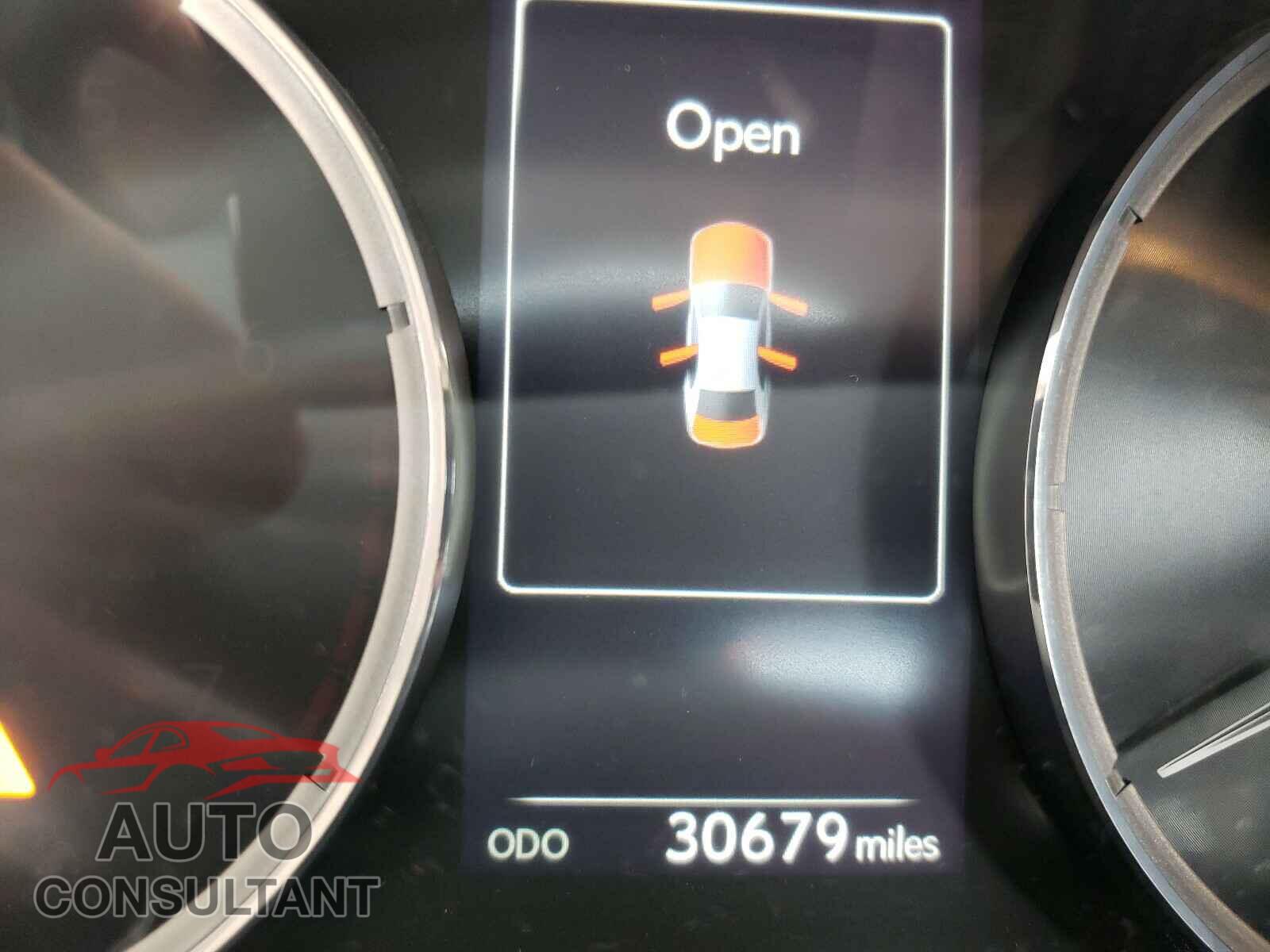 LEXUS IS 2017 - JTHBA1D27H5049295