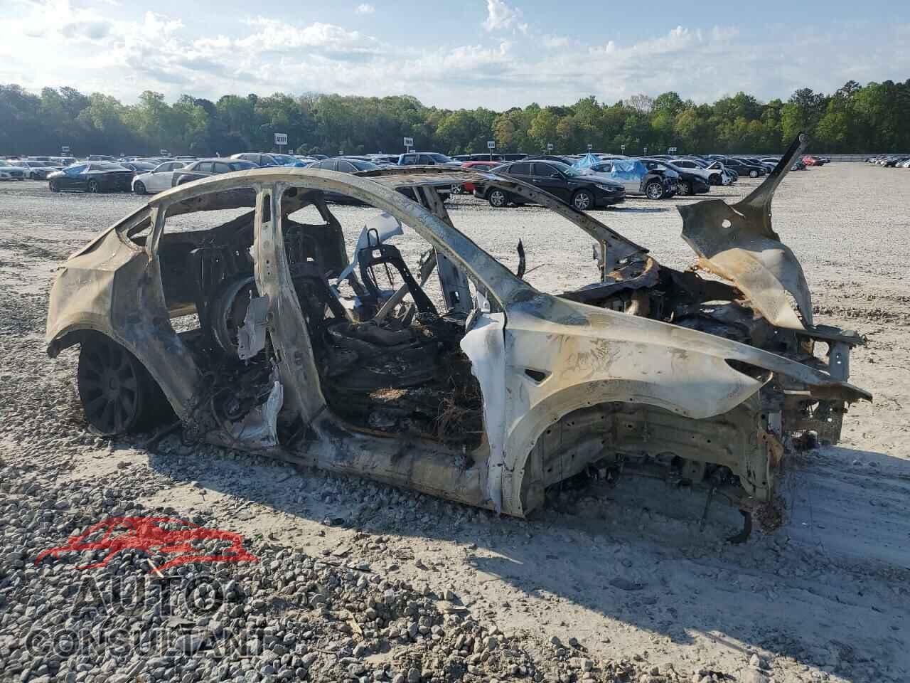 TESLA MODEL Y 2021 - 5YJYGDED5MF104816