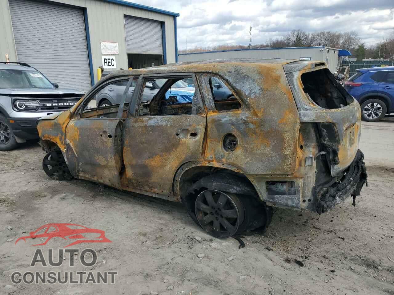 KIA SORENTO 2011 - 5XYKTCA16BG116471