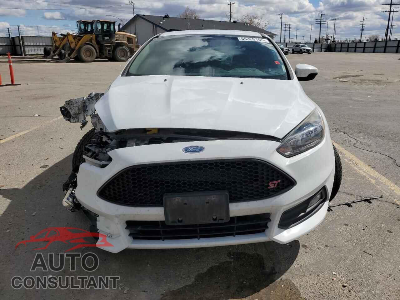 FORD FOCUS 2018 - 1FADP3L90JL240907