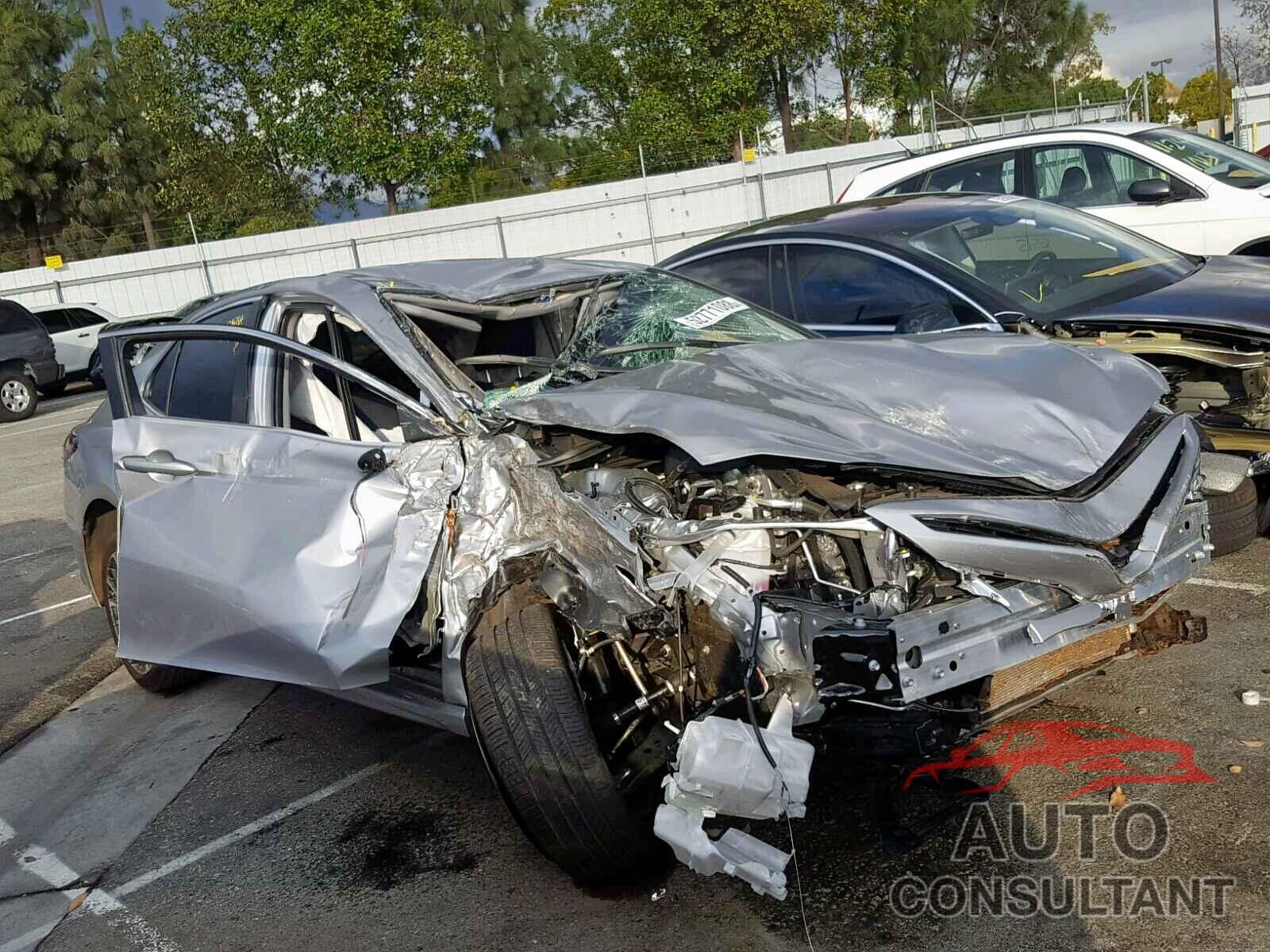 TOYOTA CAMRY 2018 - 4T1B11HK1JU600405