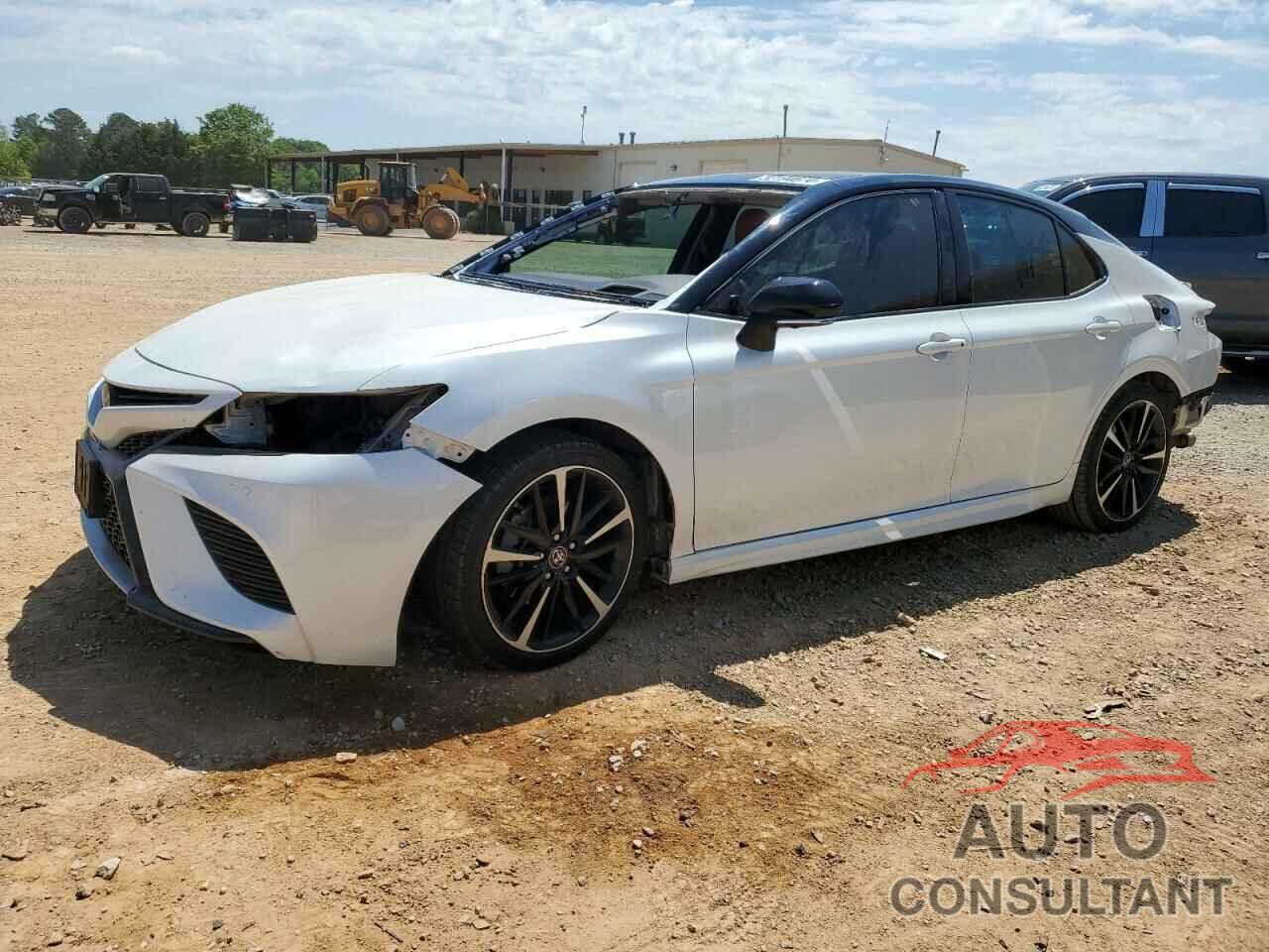 TOYOTA CAMRY 2018 - 4T1B61HK2JU139300