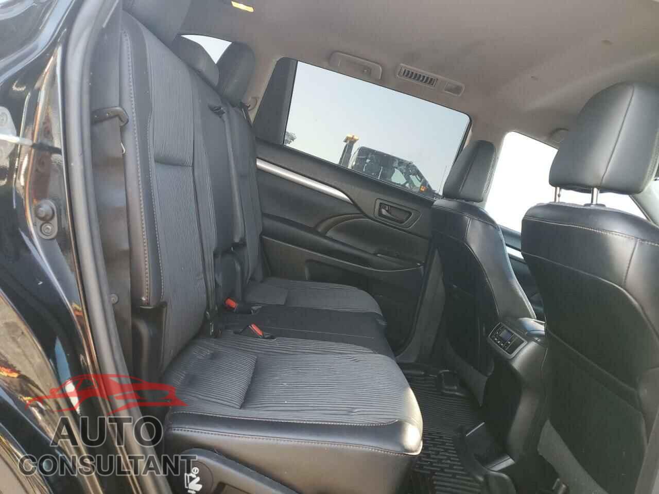 TOYOTA HIGHLANDER 2015 - 5TDZKRFH2FS106927