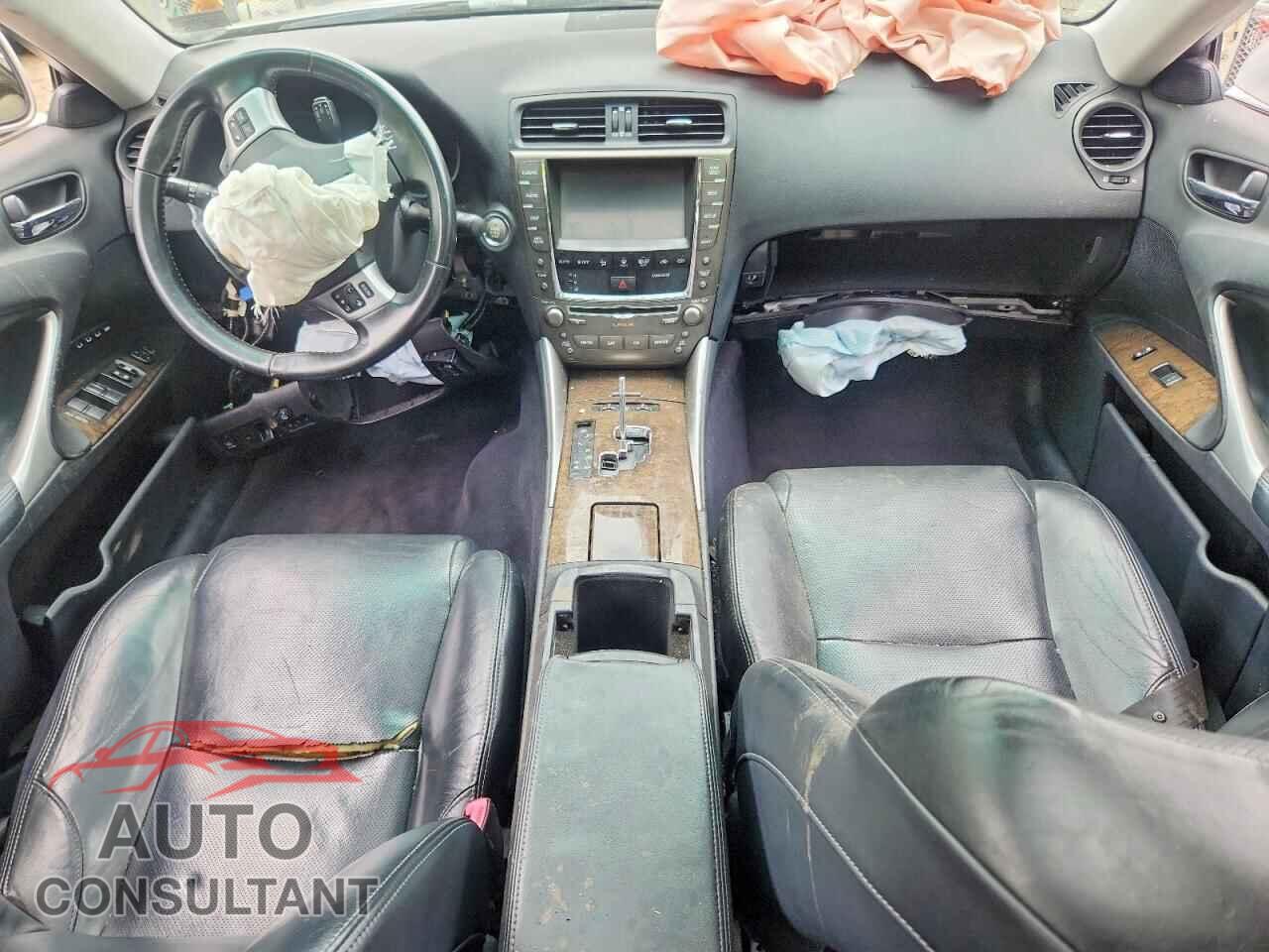 LEXUS IS 2011 - JTHCF5C20B5049385