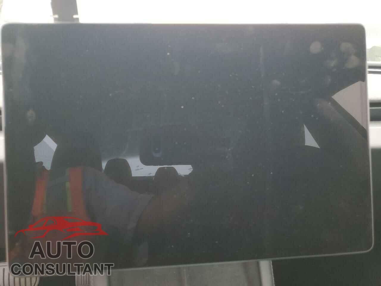 TESLA MODEL 3 2024 - 5YJ3E1EA3RF769130