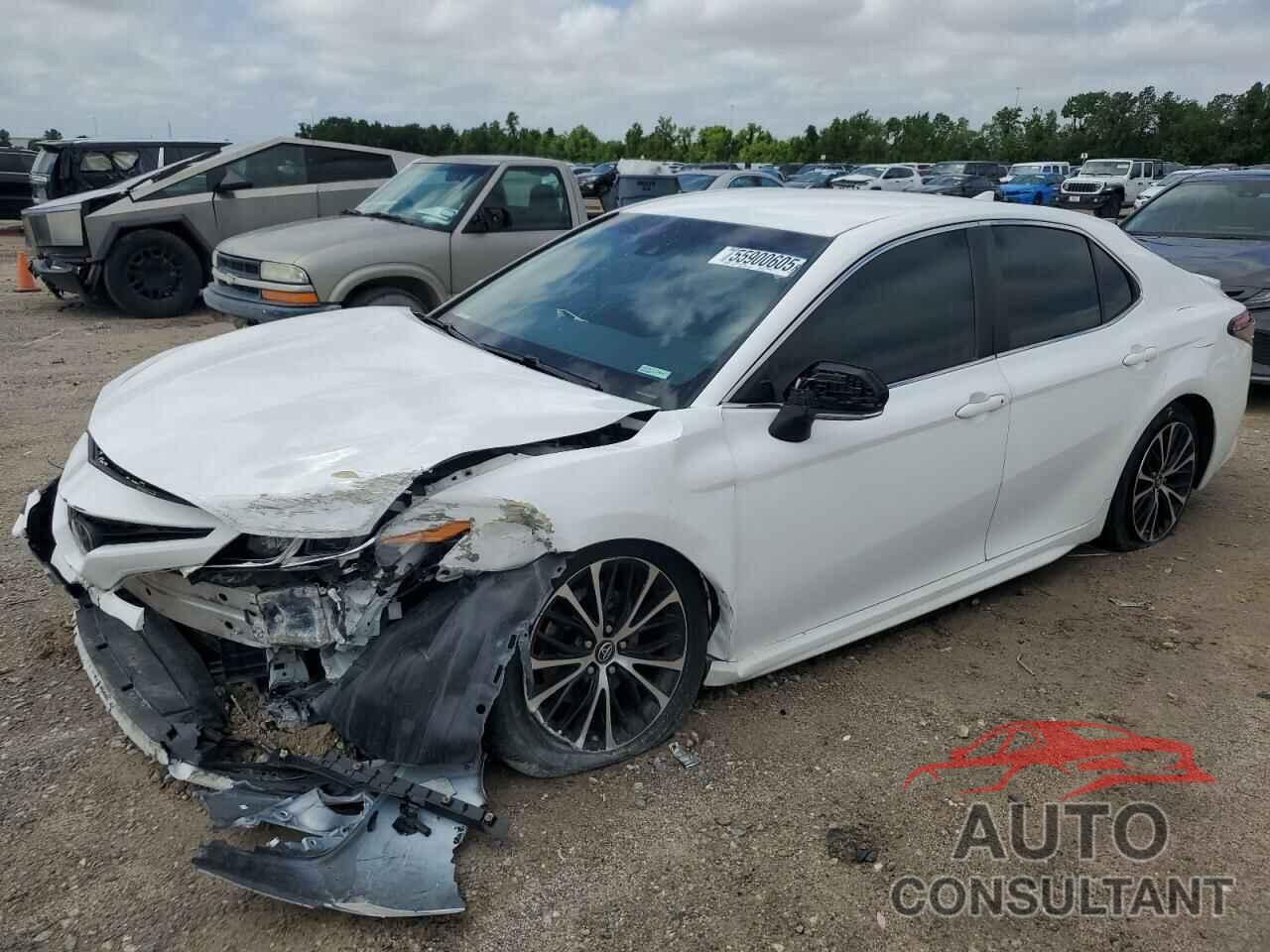 TOYOTA CAMRY 2018 - 4T1B11HK1JU521798