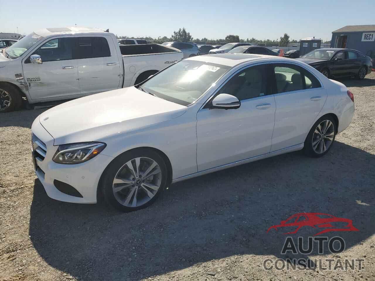 MERCEDES-BENZ C-CLASS 2018 - 55SWF4JB0JU261517