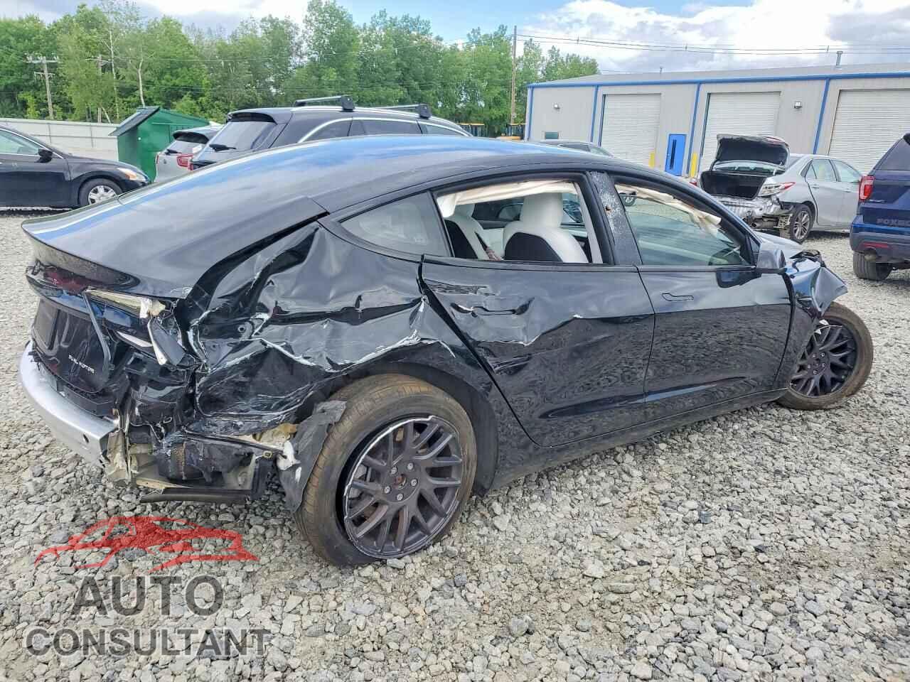 TESLA MODEL 3 2024 - 5YJ3E1EB2RF822019