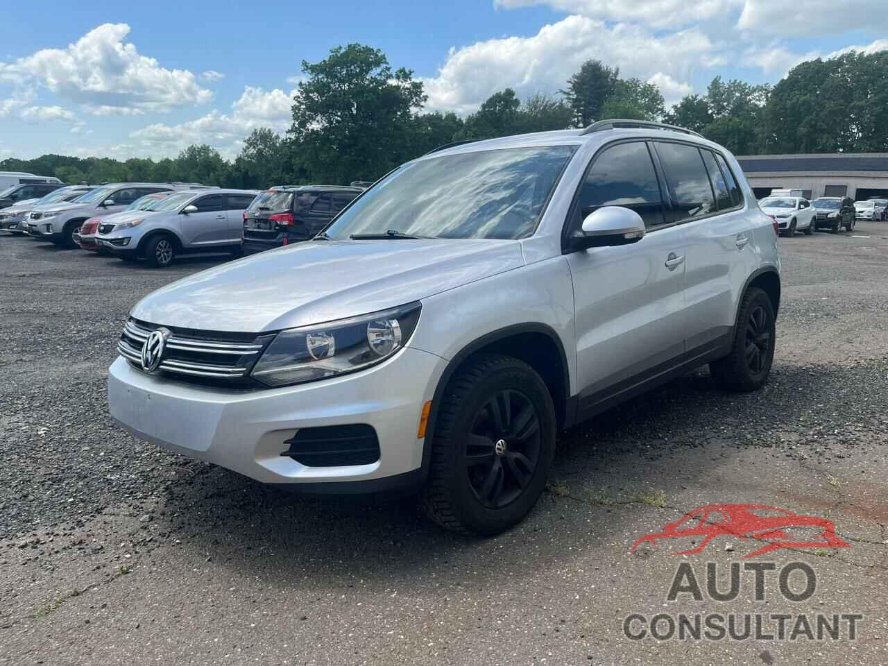 VOLKSWAGEN TIGUAN 2017 - WVGBV7AX3HK013660