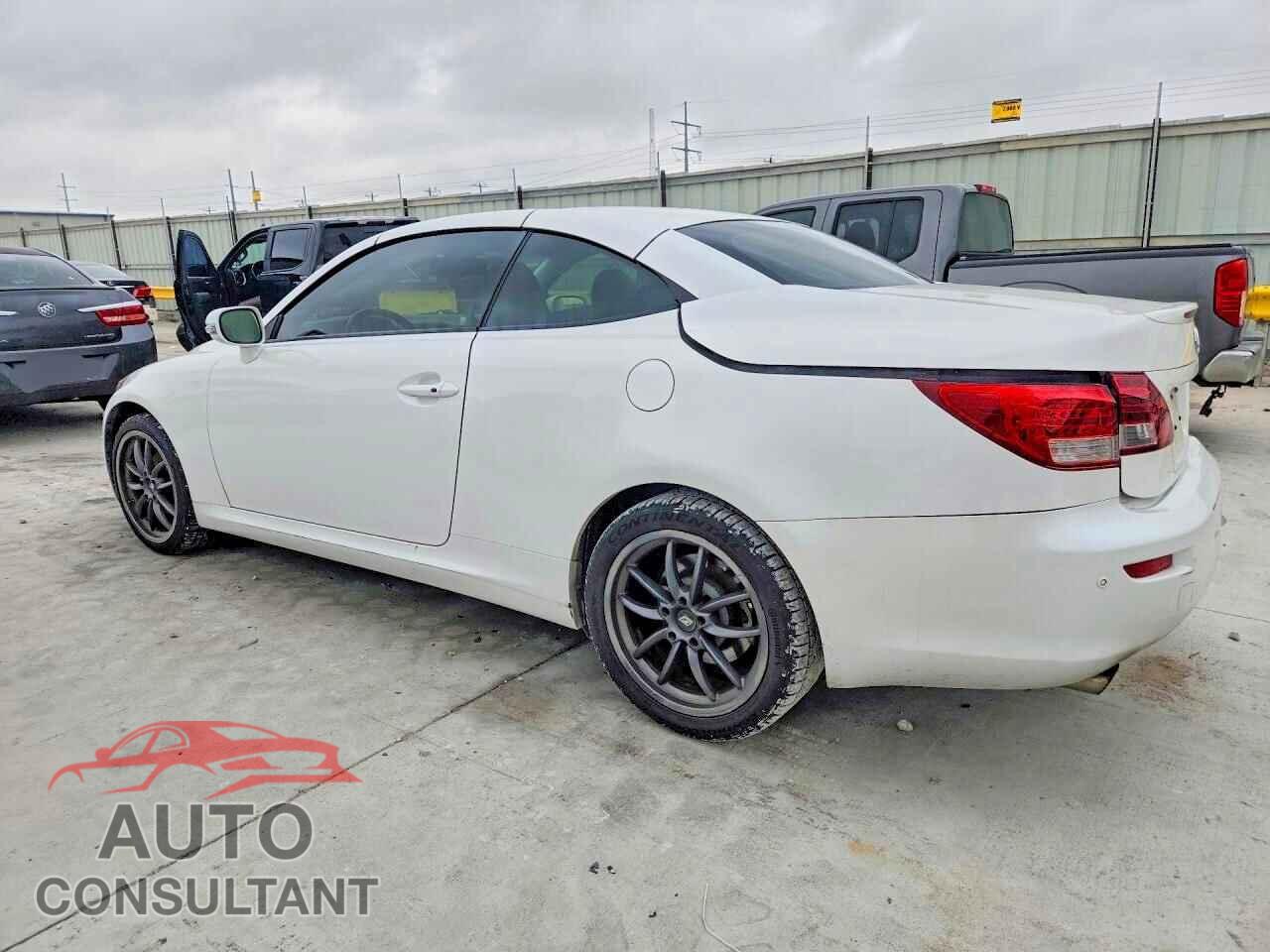 LEXUS IS 2012 - JTHFF2C2XC2526029