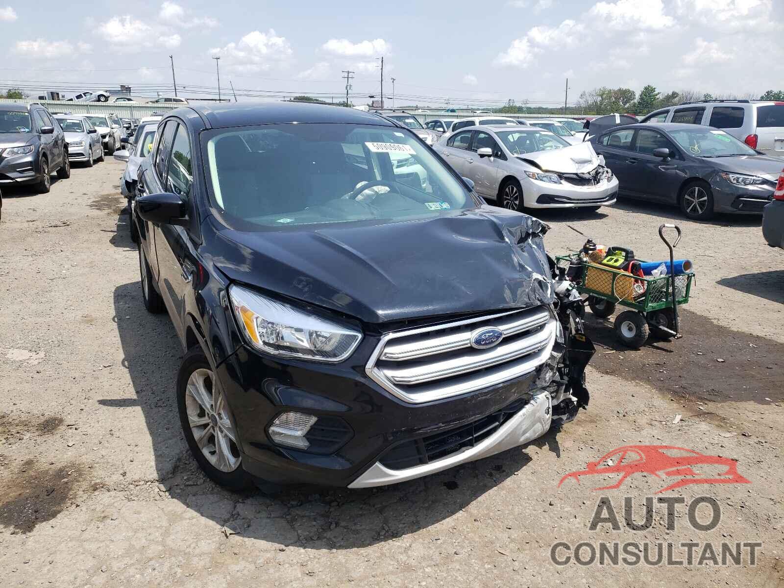 FORD ESCAPE 2017 - 1FMCU0GD8HUC42013
