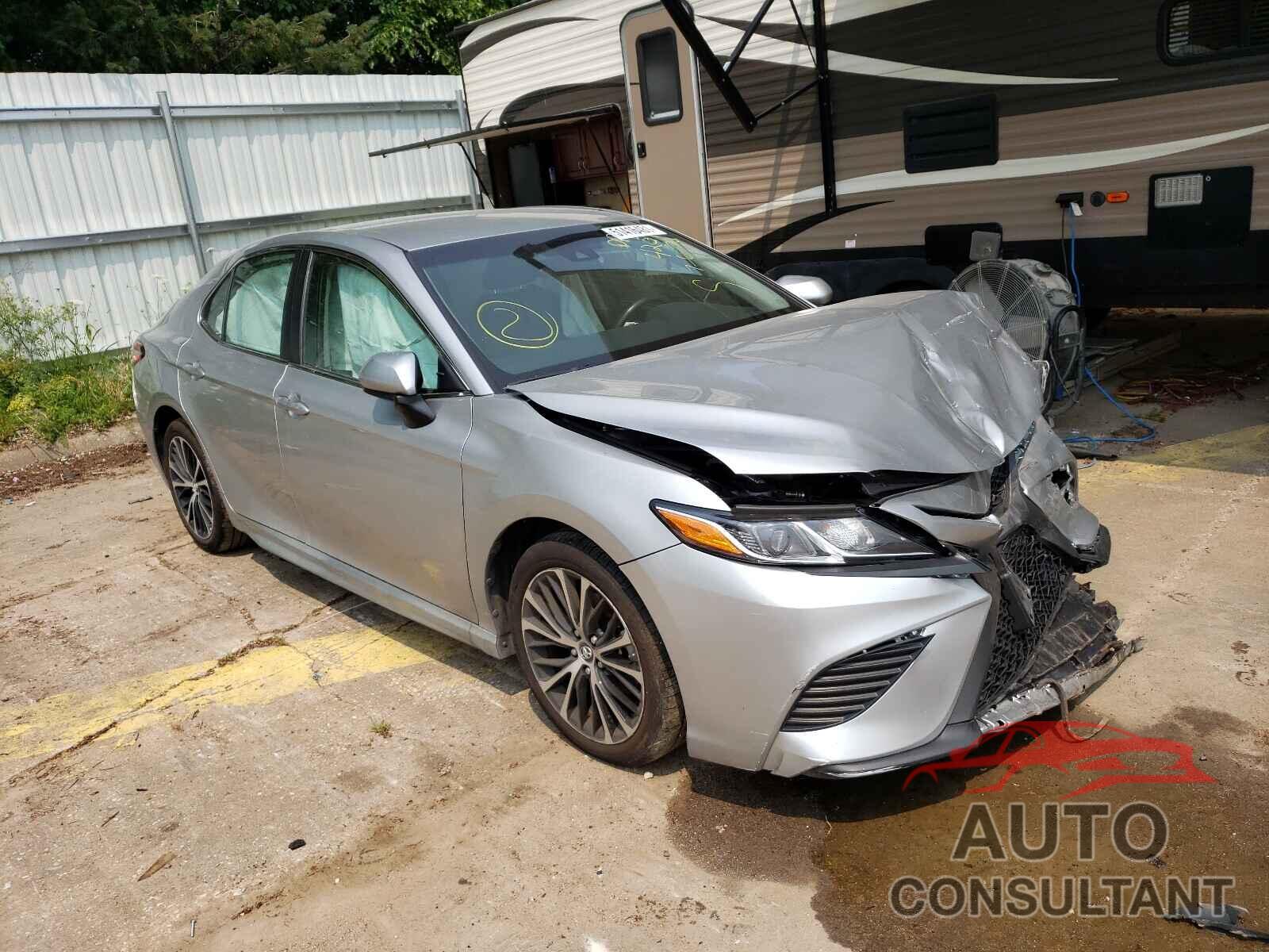 TOYOTA CAMRY 2018 - 4T1B11HK1JU544207