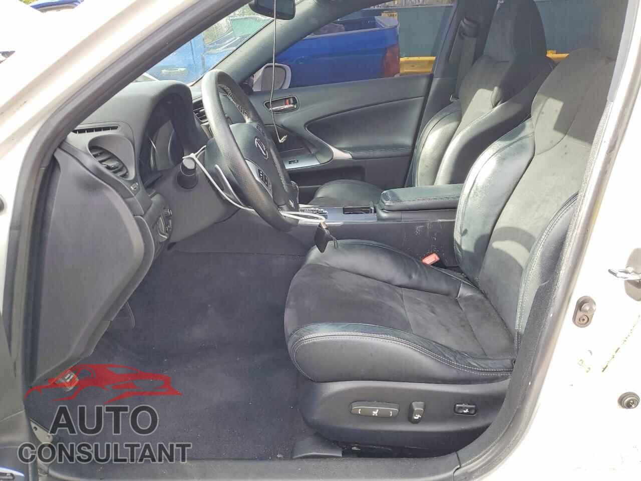 LEXUS IS 2011 - JTHBF5C22B2101001