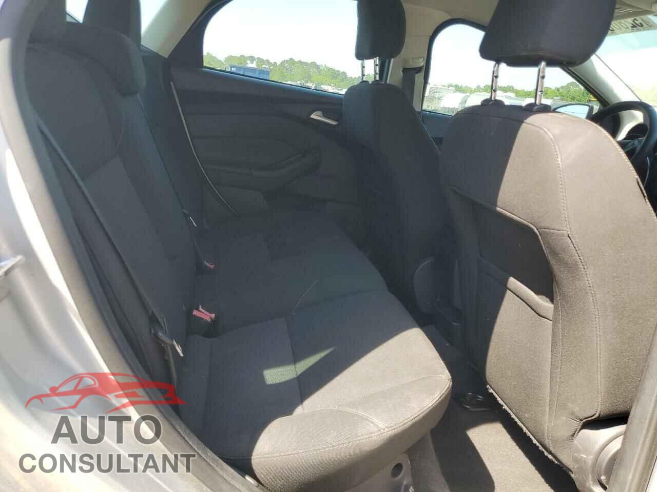 FORD FOCUS 2015 - 1FADP3K27FL233156