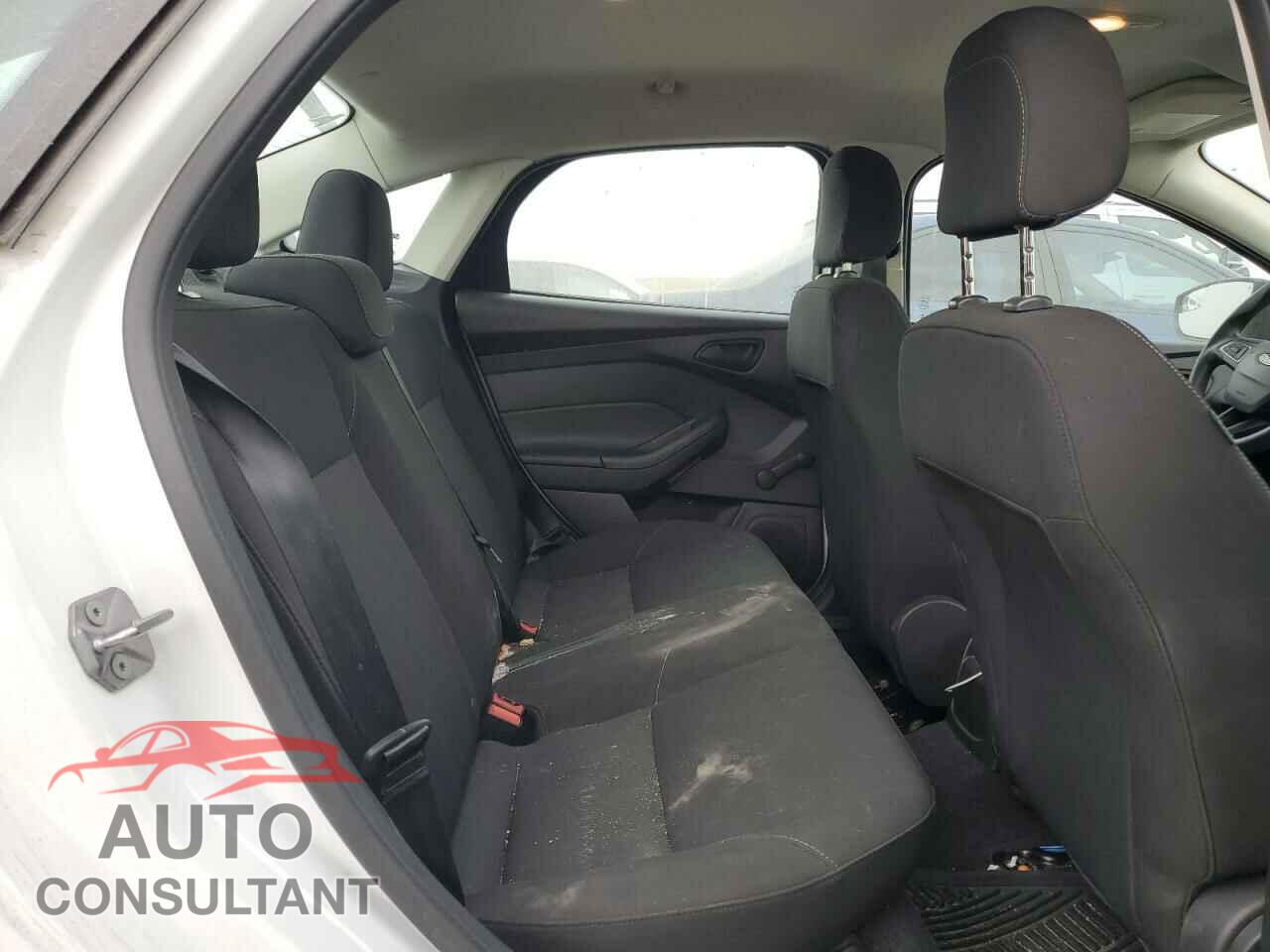 FORD FOCUS 2015 - 1FADP3E2XFL324143