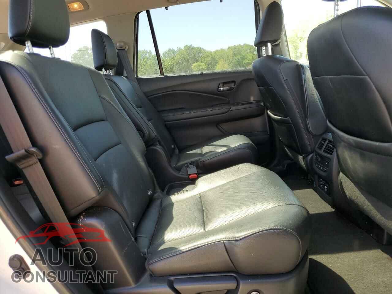 HONDA PILOT 2017 - 5FNYF6H07HB090608