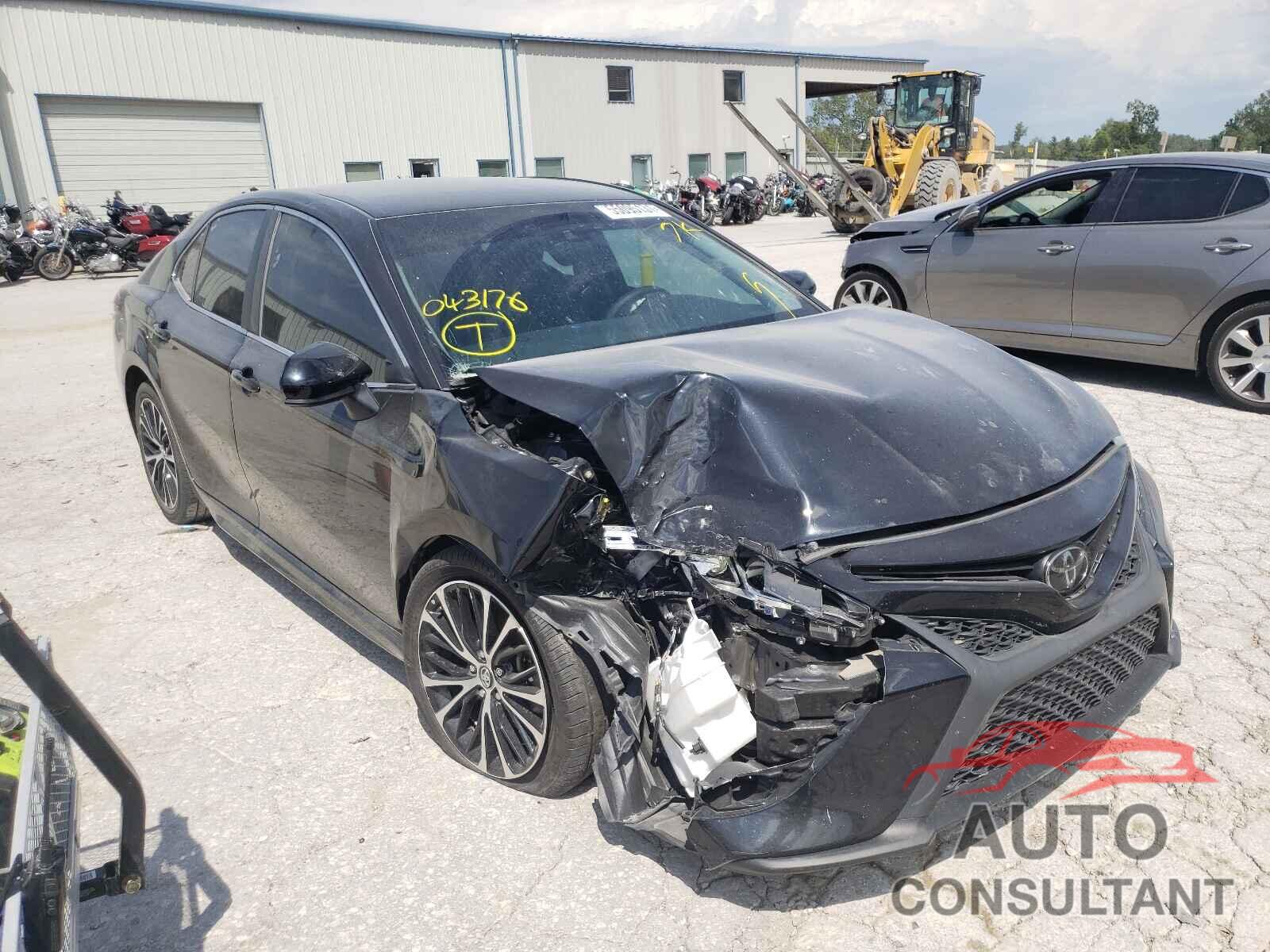 TOYOTA CAMRY 2018 - 4T1B11HK9JU043176