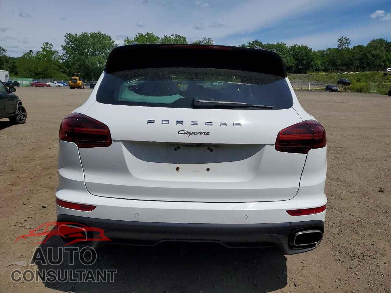 PORSCHE CAYENNE 2017 - WP1AA2A29HKA82659