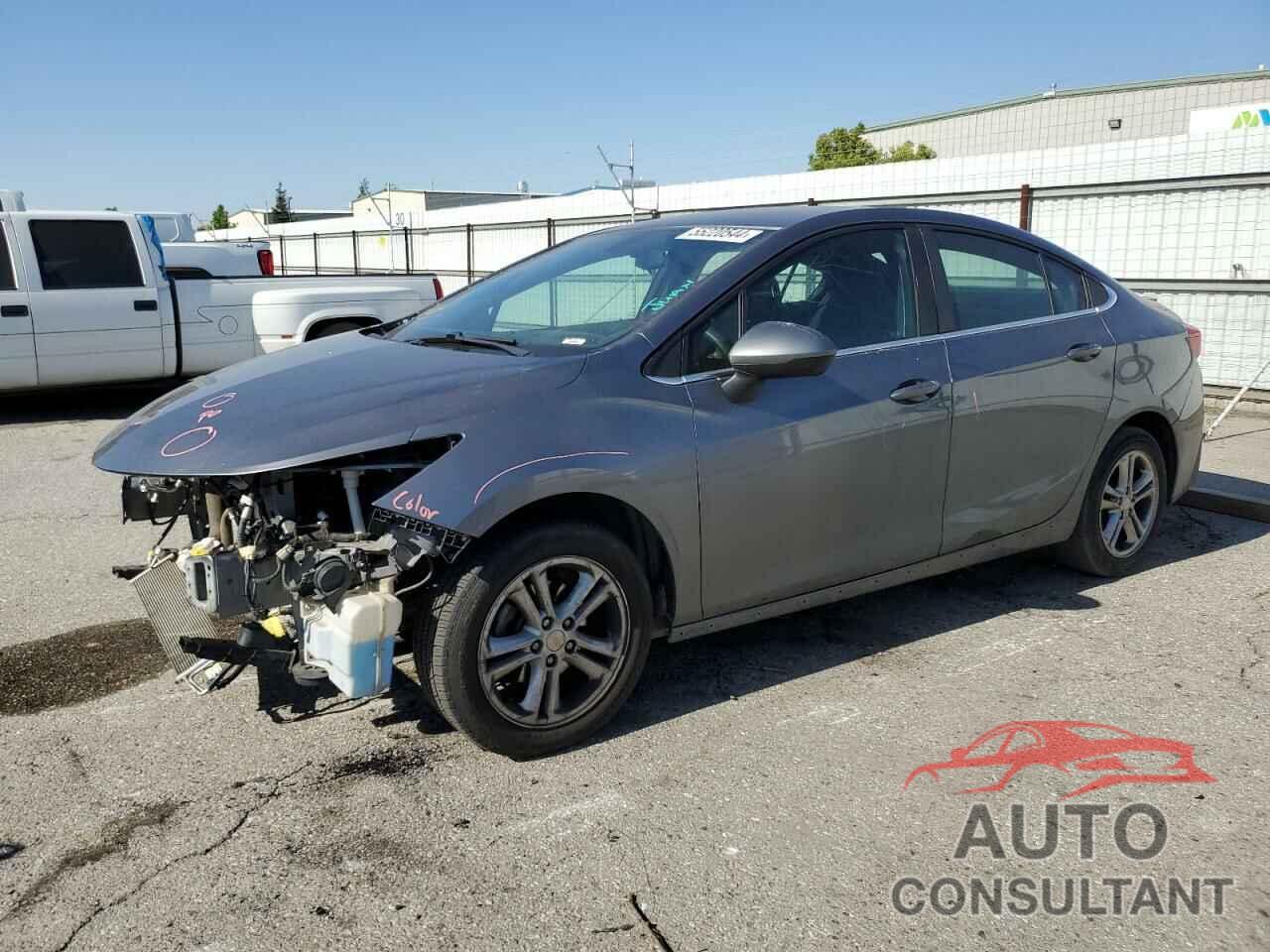 CHEVROLET CRUZE 2018 - 1G1BE5SM8J7198240