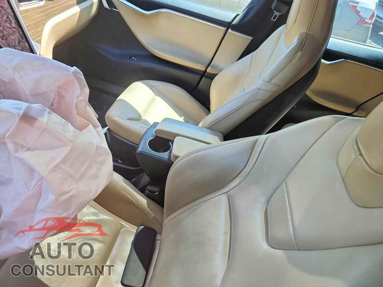 TESLA MODEL S 2015 - 5YJSA1E24FF113451