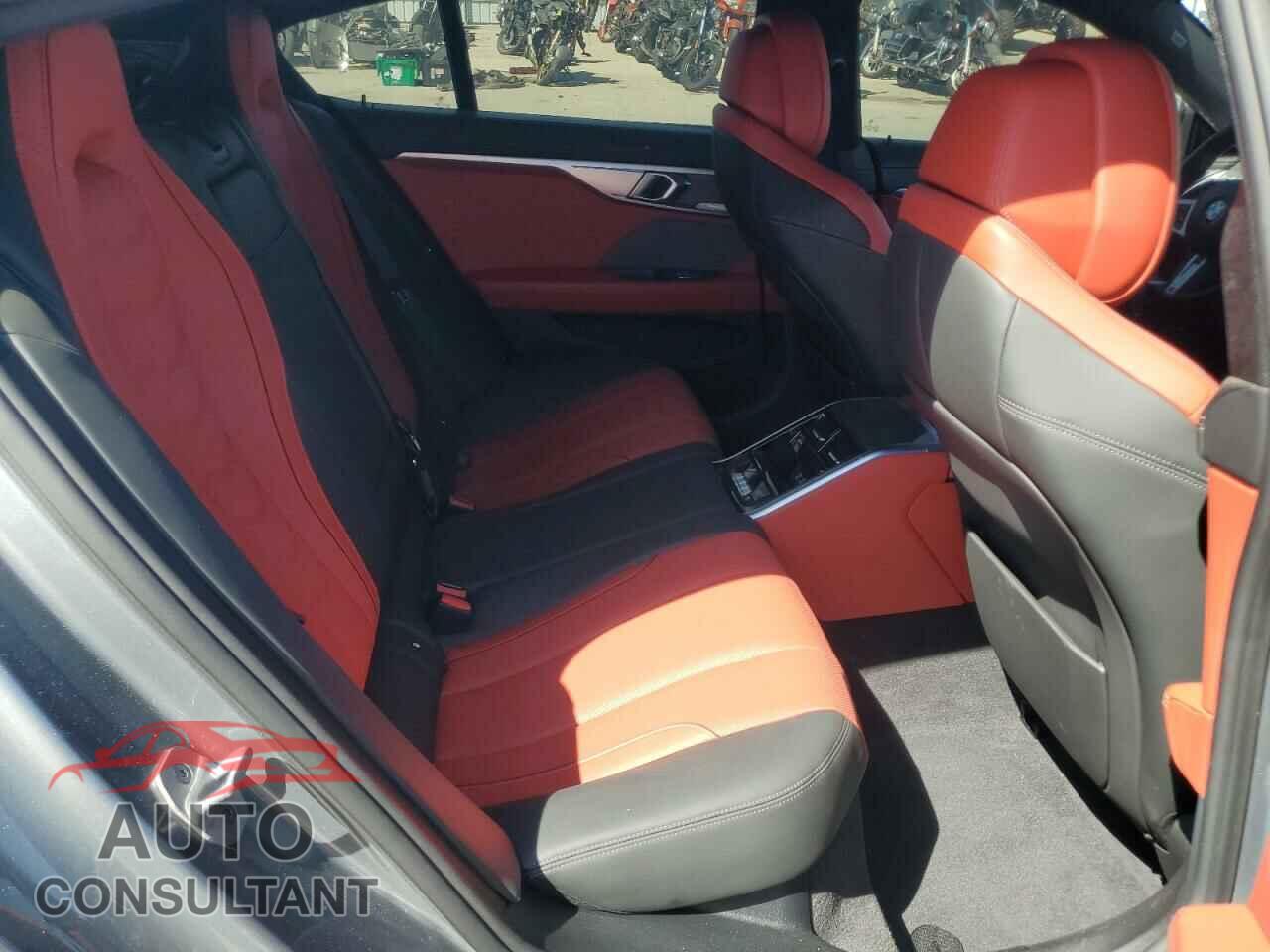 BMW 8 SERIES 2024 - WBAGV2C08RCP97713