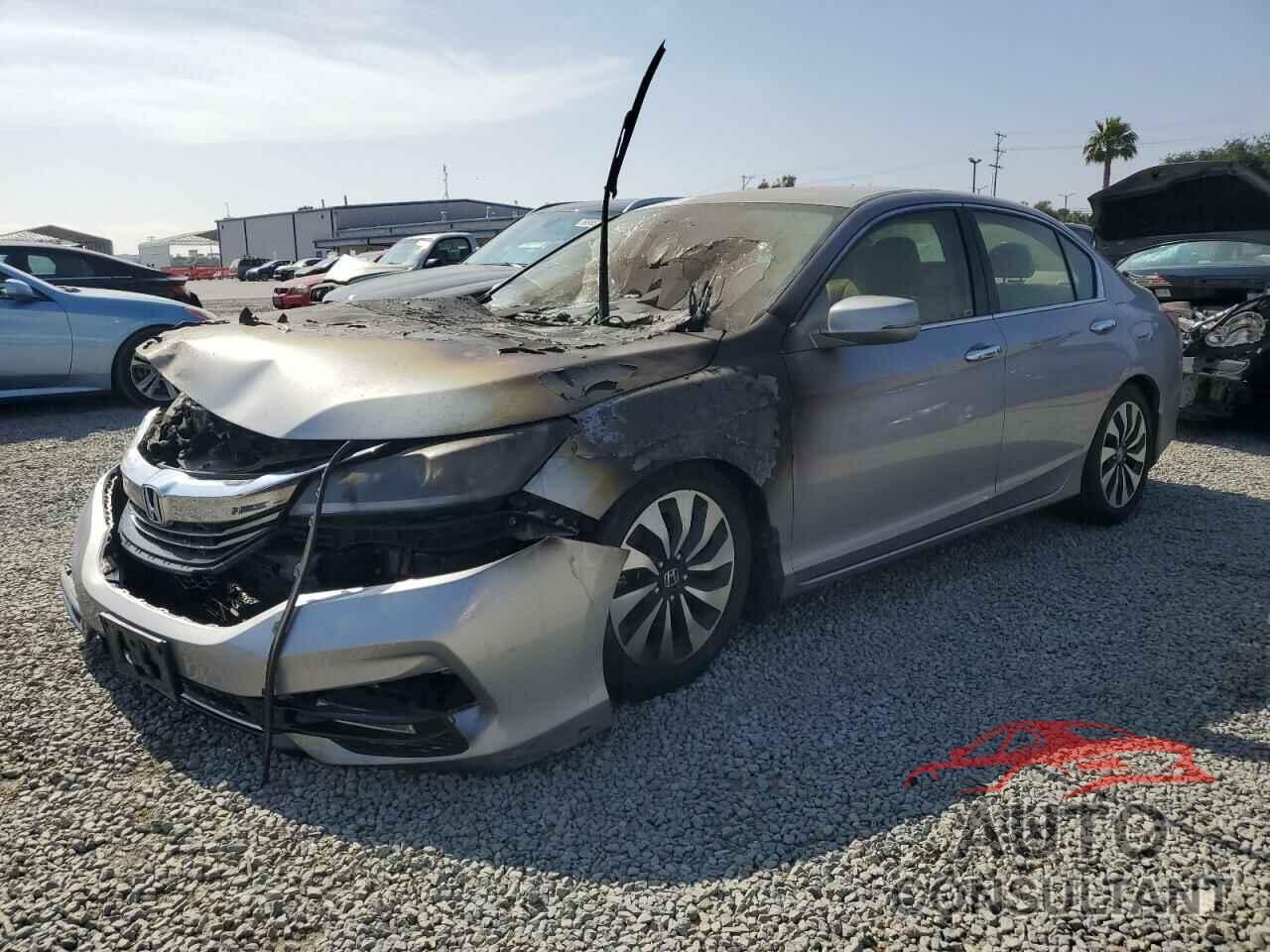HONDA ACCORD 2017 - JHMCR6F31HC009886