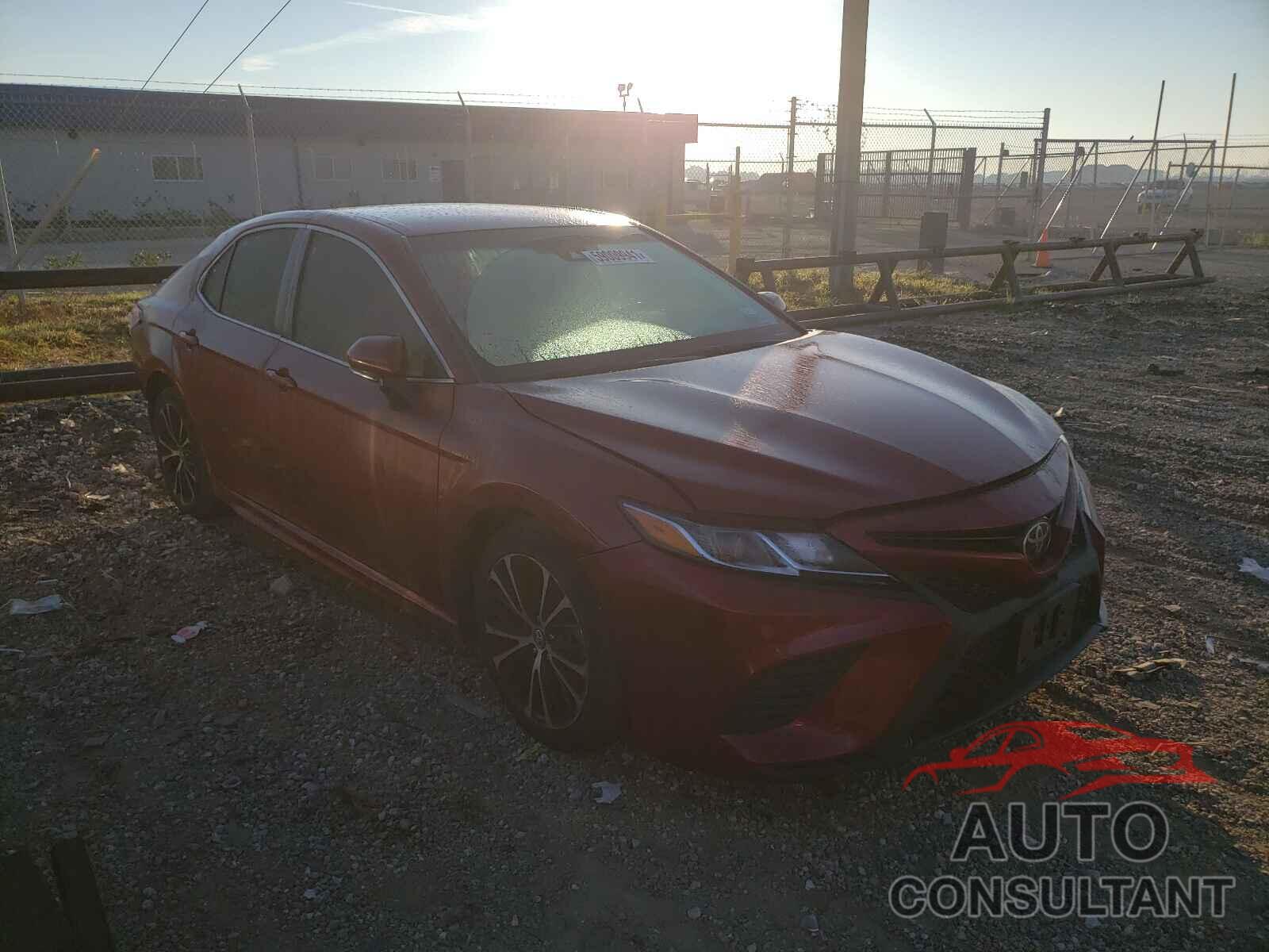 TOYOTA CAMRY 2018 - 4T1B11HK4JU567089