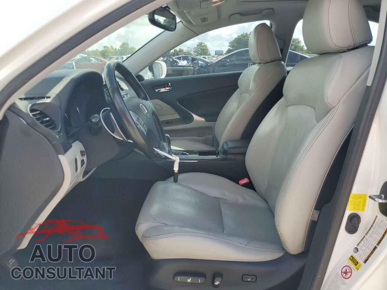 LEXUS IS 2012 - JTHCF5C20C2035750