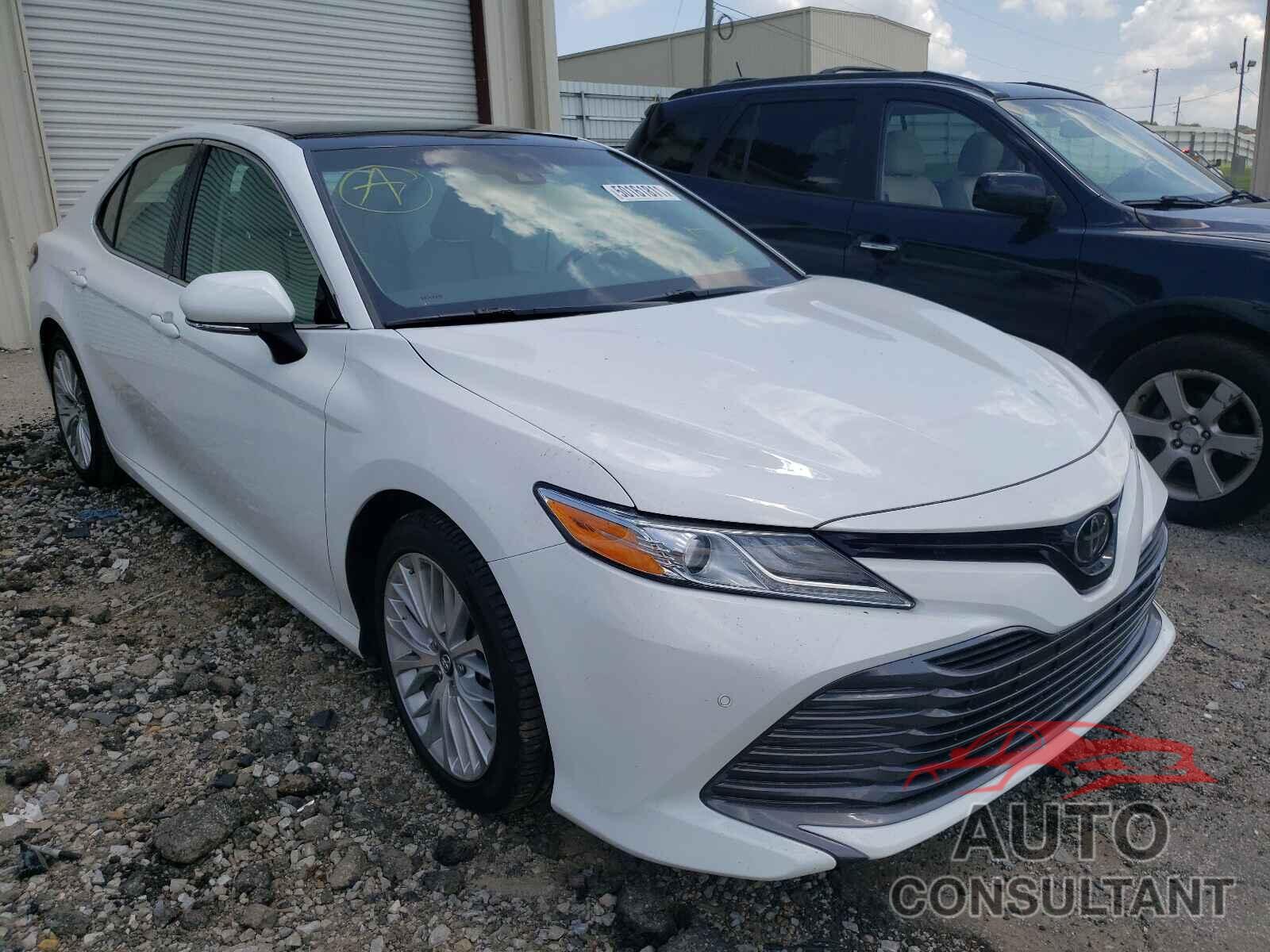 TOYOTA CAMRY 2018 - 4T1B11HK7JU132793