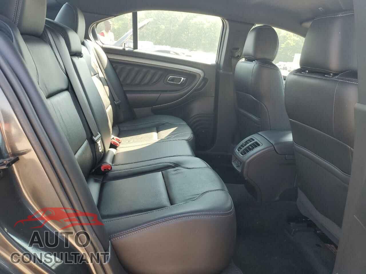 FORD TAURUS 2018 - 1FAHP2E84JG127616