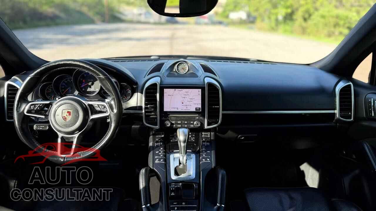PORSCHE CAYENNE 2017 - WP1AA2A21HKA86947