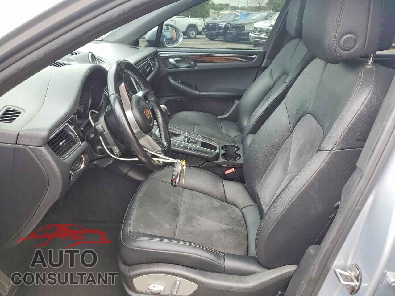 PORSCHE MACAN 2017 - WP1AA2A52HLB01766