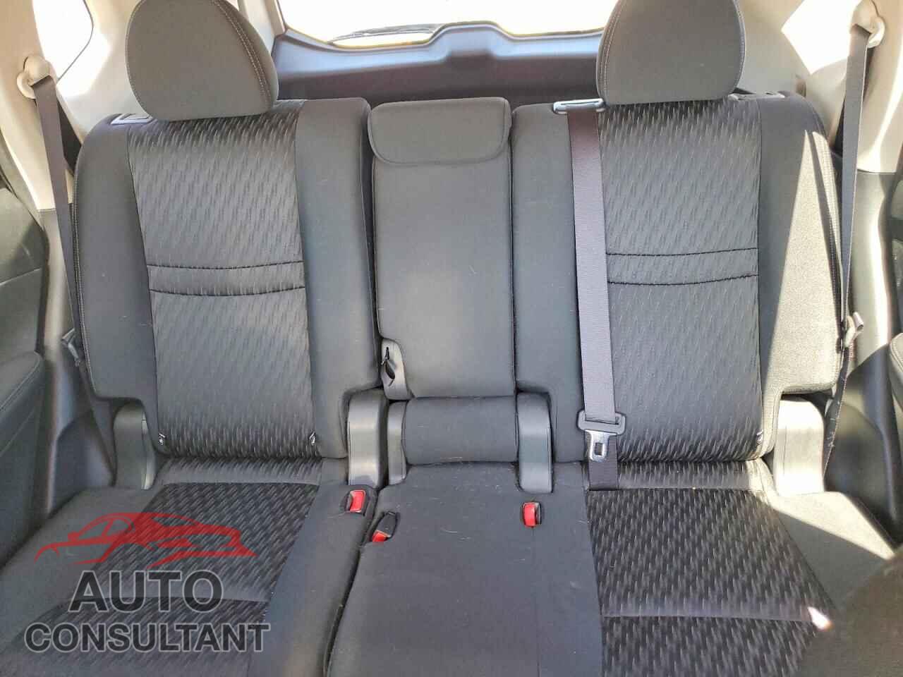 NISSAN ROGUE 2017 - KNMAT2MT2HP609105