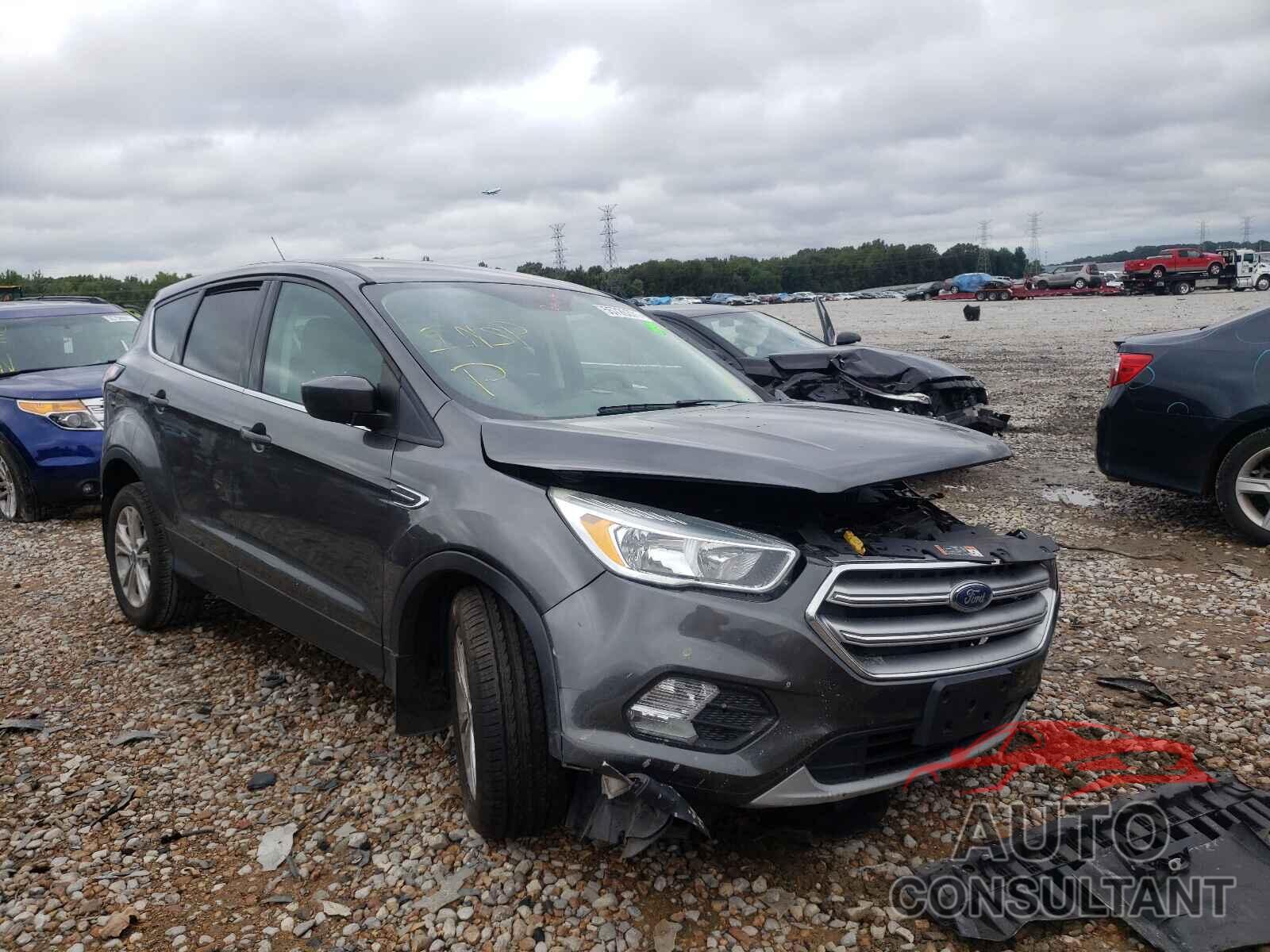 FORD ESCAPE 2017 - 1FMCU0GD7HUC27101