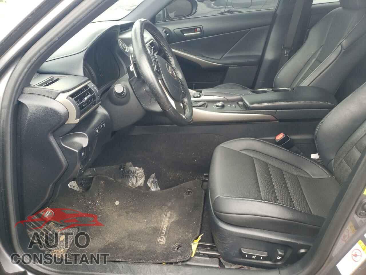 LEXUS IS 2018 - JTHC81D23J5030720