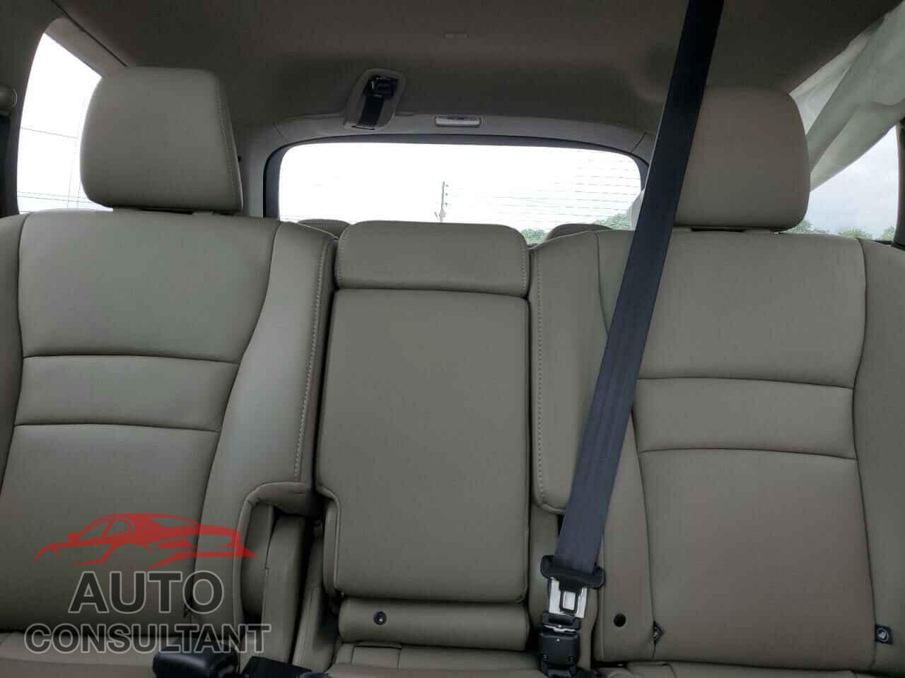 HONDA PILOT 2017 - 5FNYF5H55HB016741
