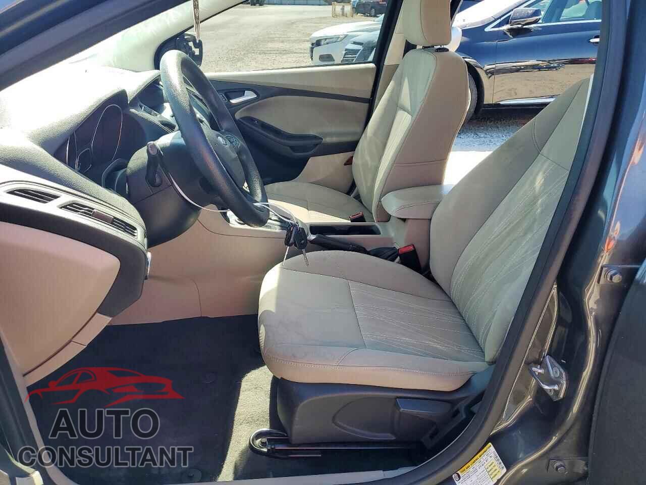 FORD FOCUS 2015 - 1FADP3F29FL330465