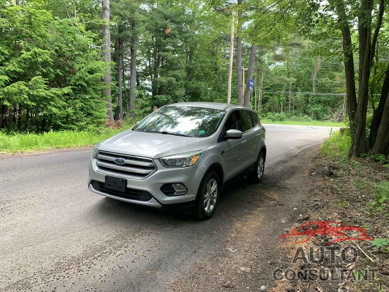 FORD ESCAPE 2017 - 1FMCU9GD2HUC17094