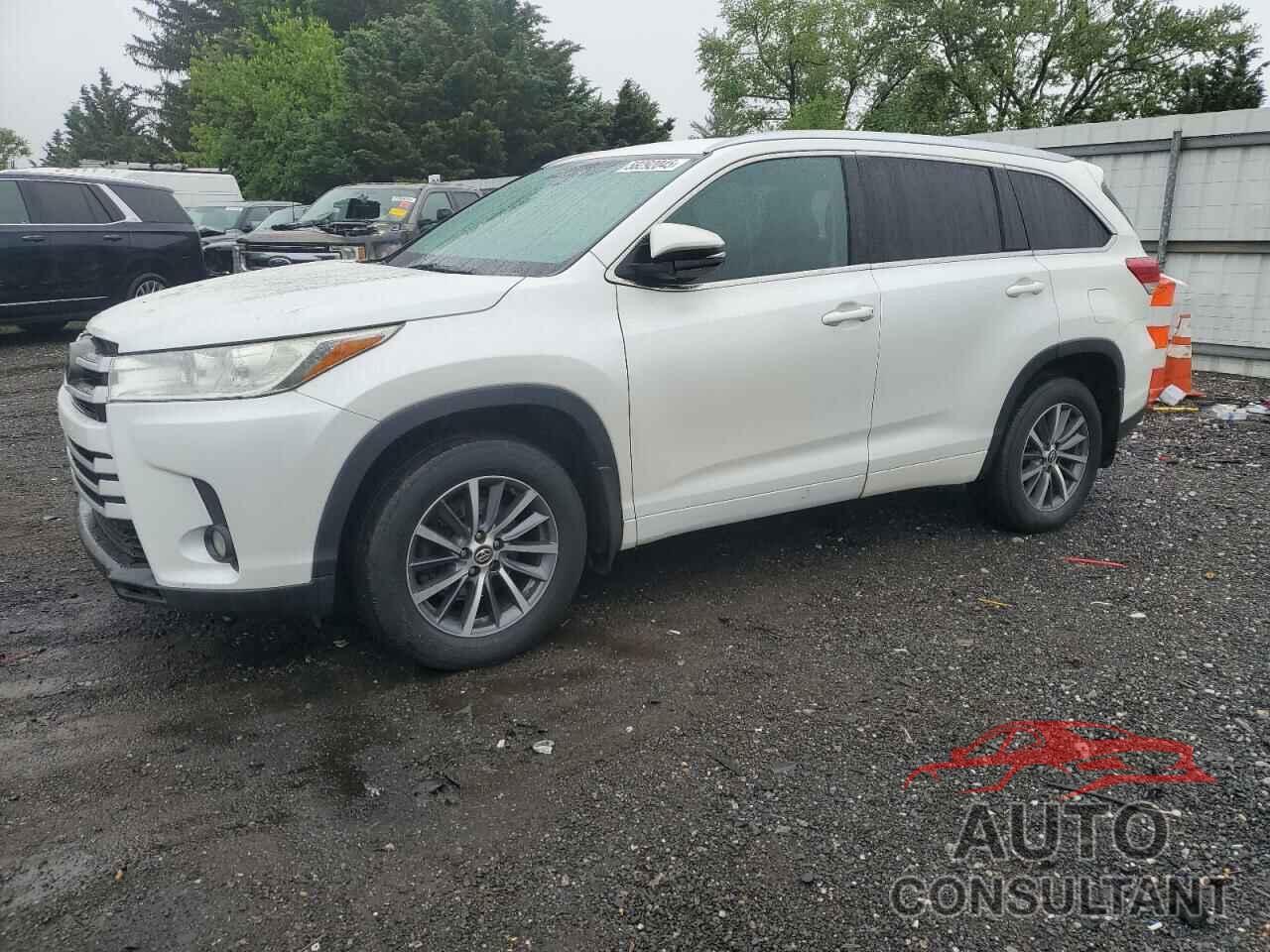 TOYOTA HIGHLANDER 2018 - 5TDJZRFH1JS801613