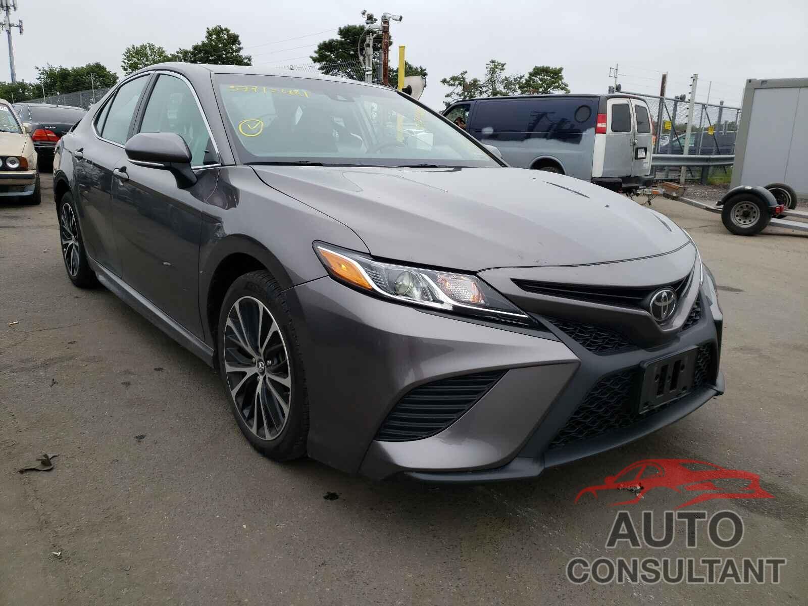 TOYOTA CAMRY 2018 - 4T1B11HK2JU058571