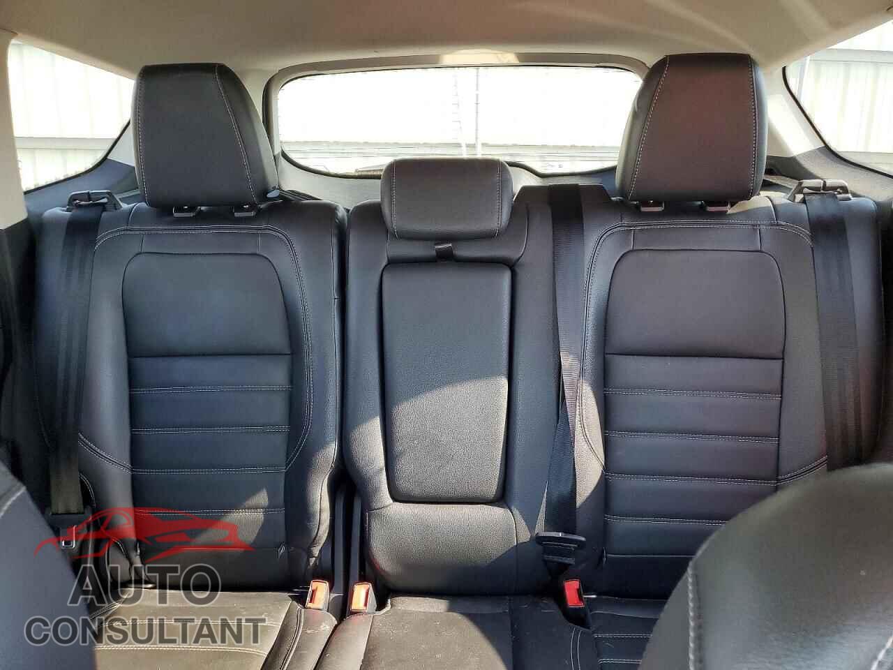 FORD ESCAPE 2017 - 1FMCU9GD3HUC36818