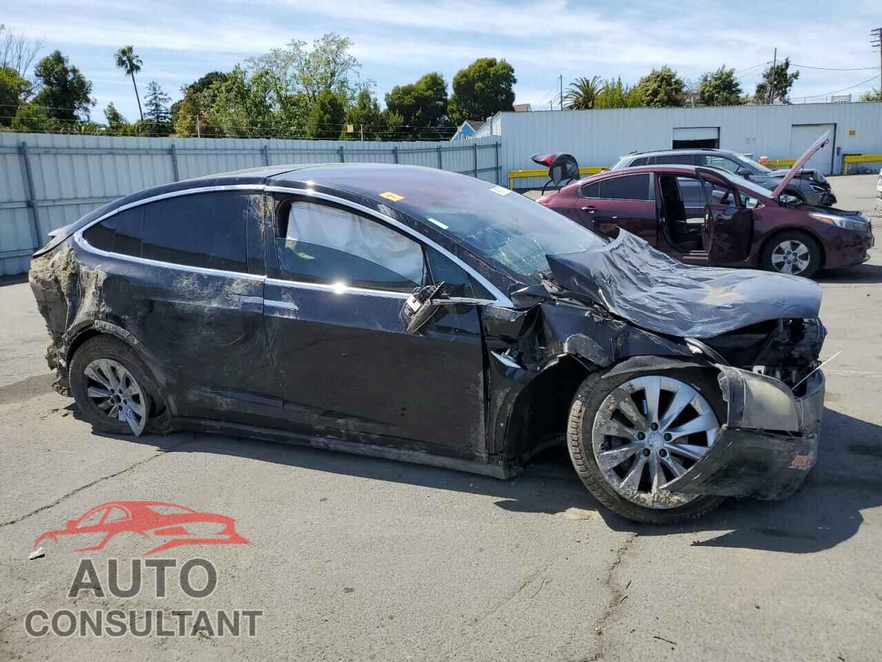 TESLA MODEL X 2016 - 5YJXCBE21GF028784