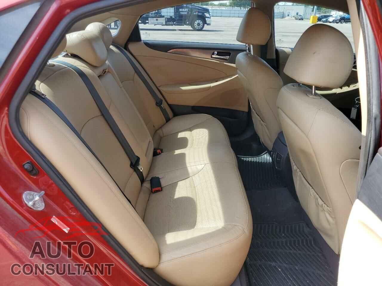 HYUNDAI SONATA 2012 - KMHEC4A42CA057347