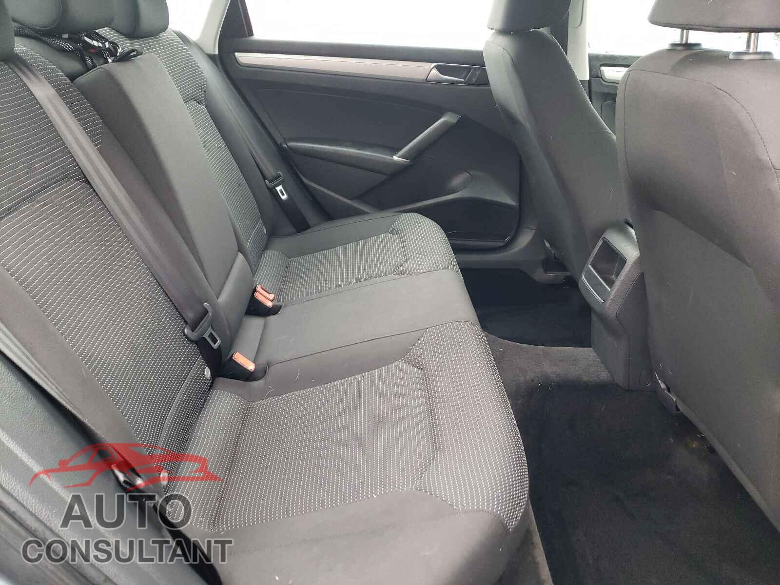 VOLKSWAGEN PASSAT 2017 - 1VWAT7A37HC012411