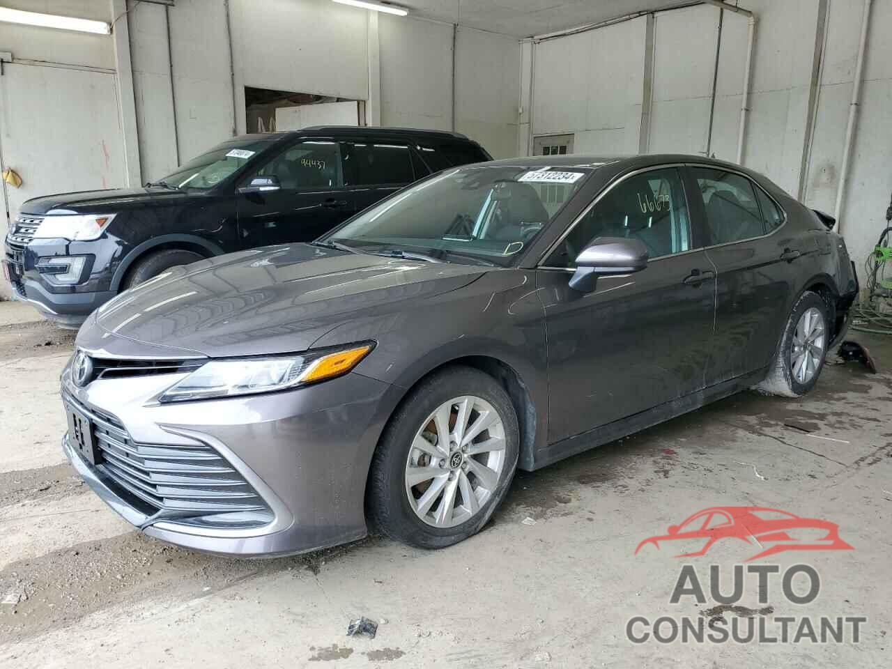 TOYOTA CAMRY 2022 - 4T1C11AK6NU644341